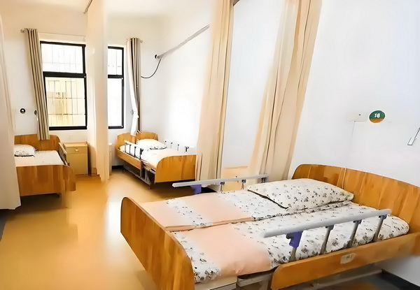 深户怎么自己交社保_云南通海发生地震瞬间护士用身体护住婴儿避难 德育编写为先三科教材坚持
